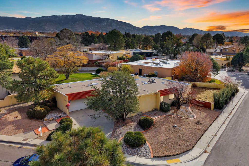 7910 Academy Trail NE, Albuquerque, NM 87109