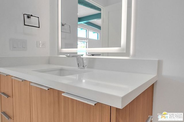 2653 N Kitty Hawk Drive, Palm Springs, CA 92262