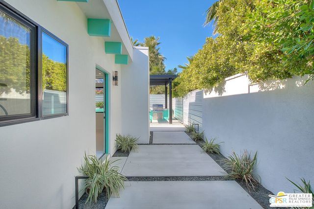 2653 N Kitty Hawk Drive, Palm Springs, CA 92262