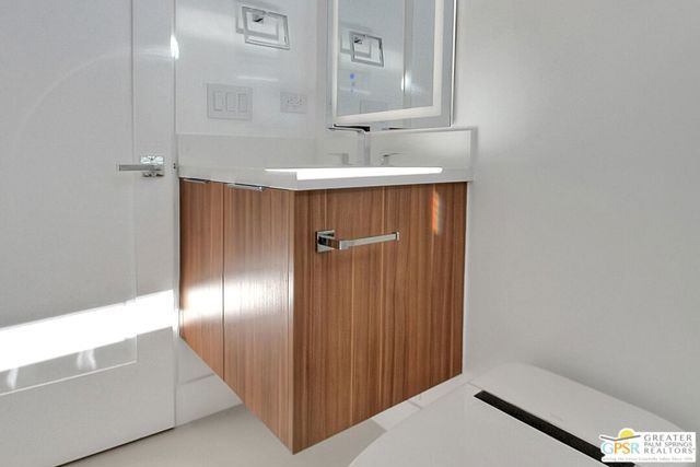 2653 N Kitty Hawk Drive, Palm Springs, CA 92262