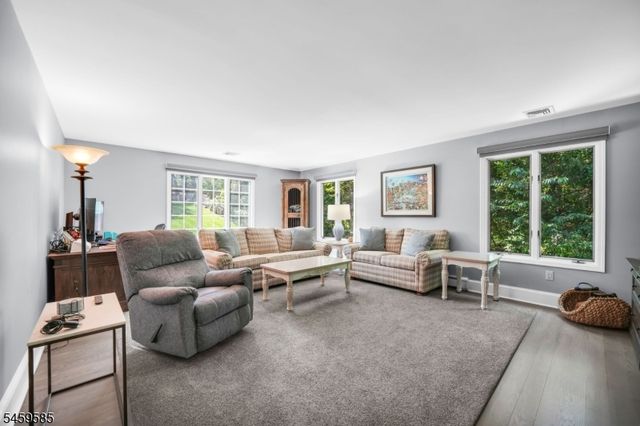 24 W Sunset Rd, Pequannock Twp., NJ 07444