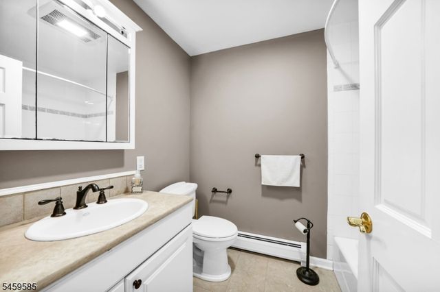 24 W Sunset Rd, Pequannock Twp., NJ 07444