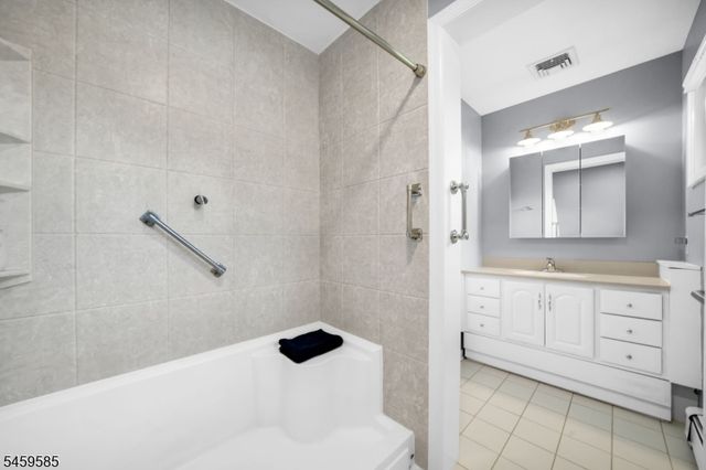 24 W Sunset Rd, Pequannock Twp., NJ 07444
