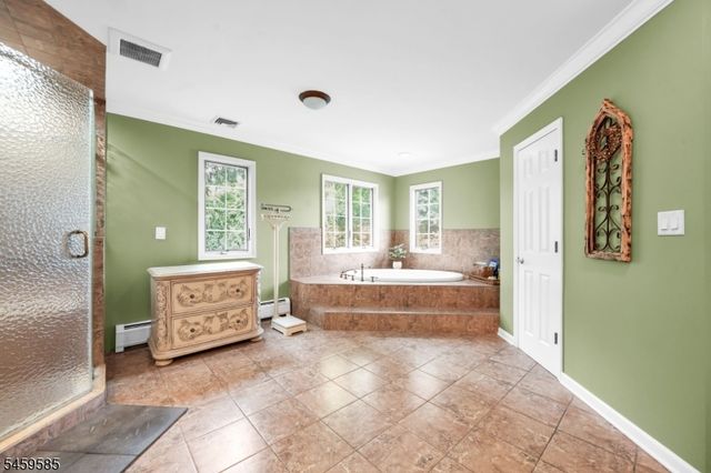 24 W Sunset Rd, Pequannock Twp., NJ 07444
