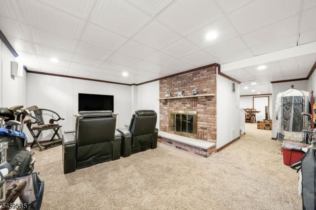 24 W Sunset Rd, Pequannock Twp., NJ 07444