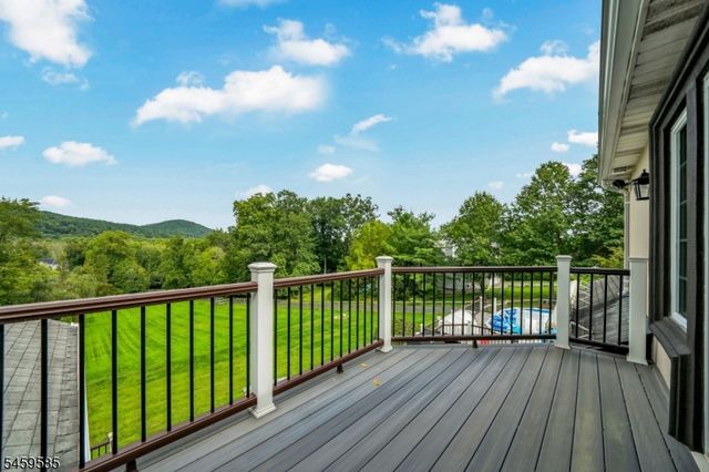 24 W Sunset Rd, Pequannock Twp., NJ 07444
