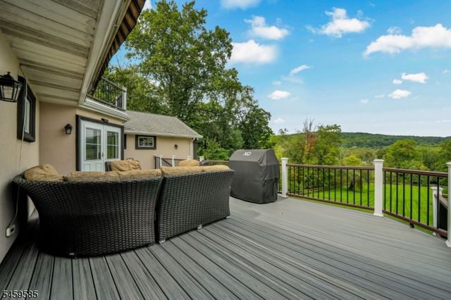 24 W Sunset Rd, Pequannock Twp., NJ 07444