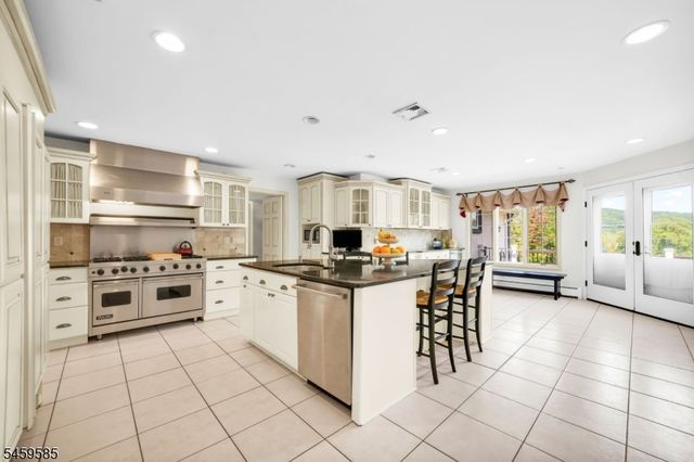 24 W Sunset Rd, Pequannock Twp., NJ 07444