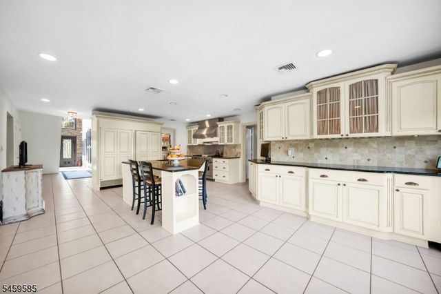 24 W Sunset Rd, Pequannock Twp., NJ 07444
