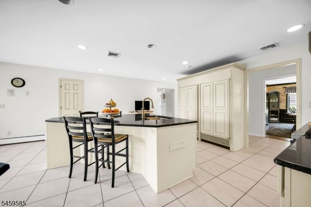 24 W Sunset Rd, Pequannock Twp., NJ 07444