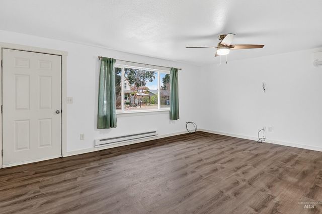 211 Jasper Ave, Middleton, ID 83644