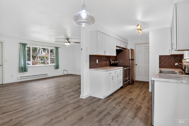 211 Jasper Ave, Middleton, ID 83644