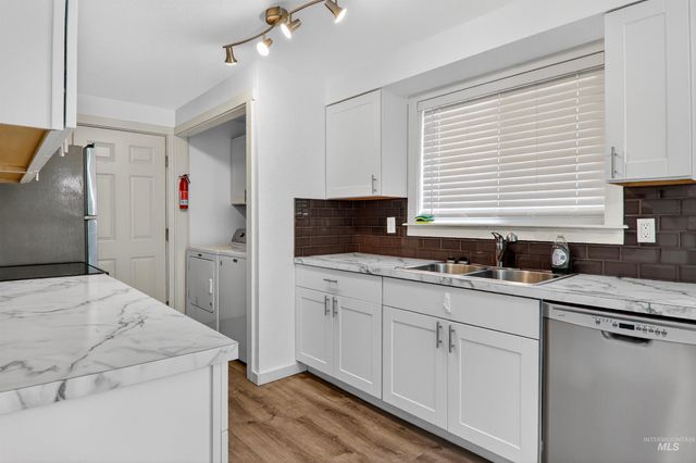 211 Jasper Ave, Middleton, ID 83644