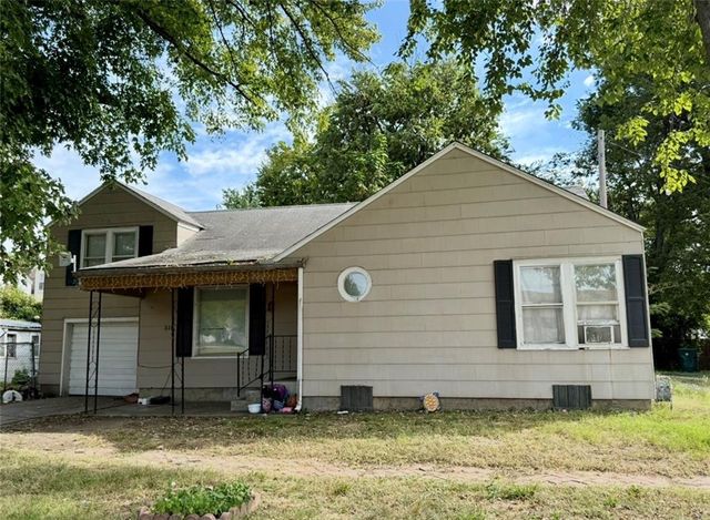 310 S 24th Street, Parsons, KS 67357