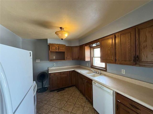 310 S 24th Street, Parsons, KS 67357