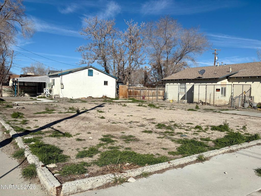 Image 2 of property listing at 1115 Franklin Avenue, Lovelock, NV 89419