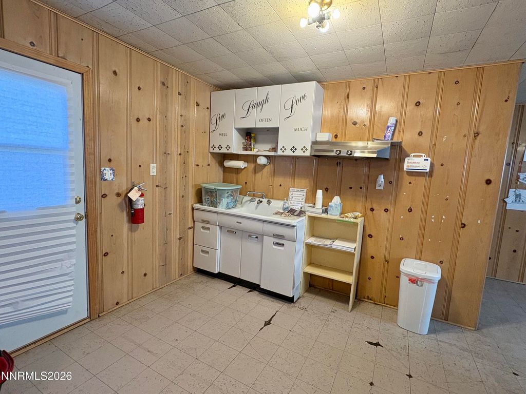 Image 6 of property listing at 1115 Franklin Avenue, Lovelock, NV 89419