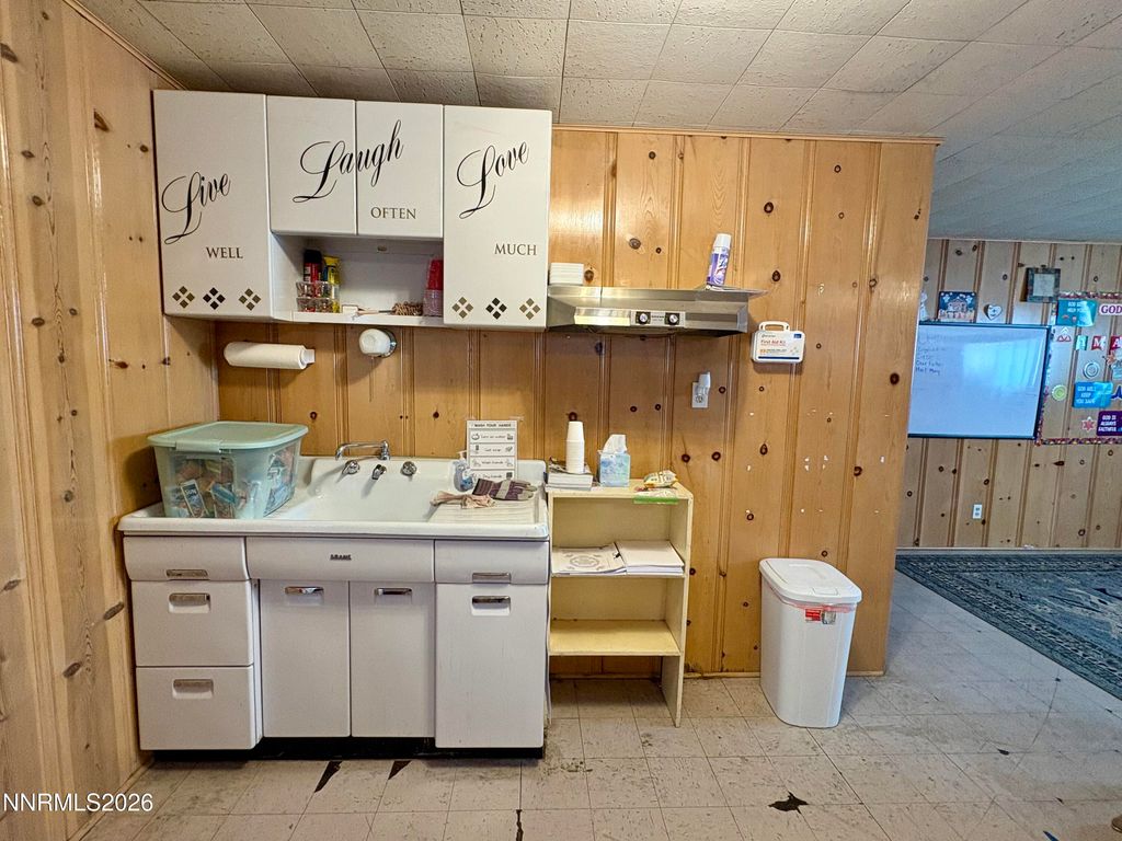 Image 7 of property listing at 1115 Franklin Avenue, Lovelock, NV 89419