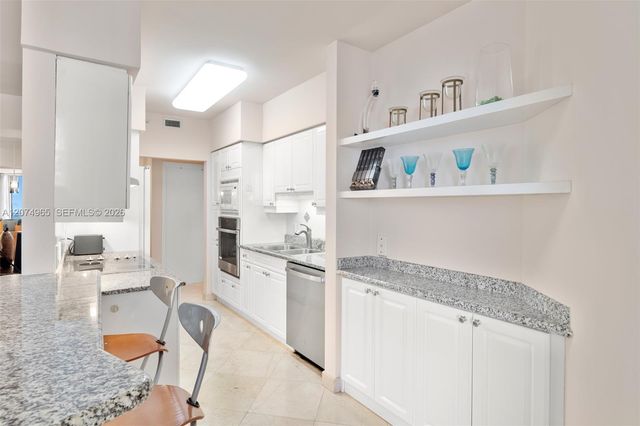 4779 Collins Avenue 1804, Miami Beach, FL 33140