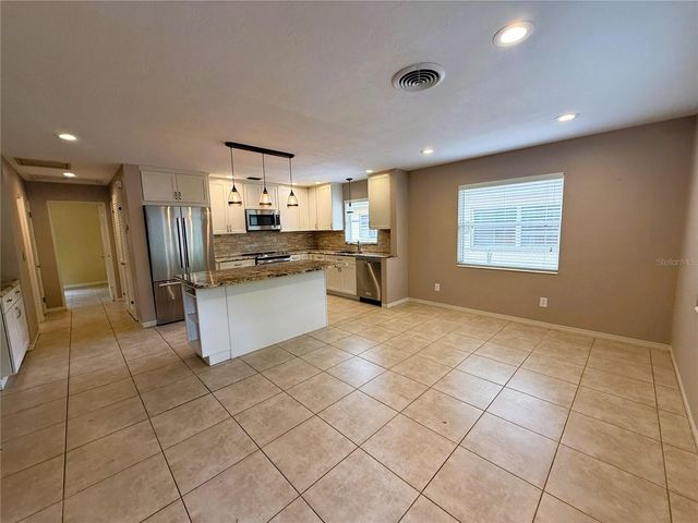 8184 24TH AVENUE N, St Petersburg, FL 33710