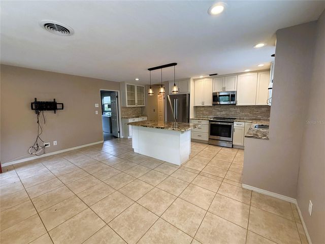 8184 24TH AVENUE N, St Petersburg, FL 33710