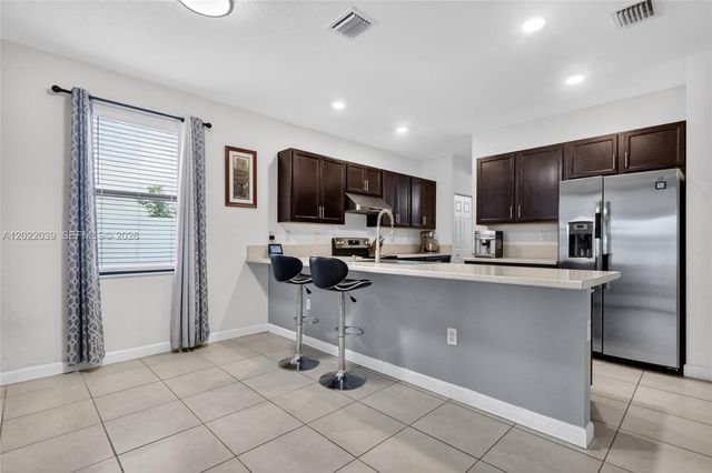 10400 W 35 Way, Hialeah, FL 33018