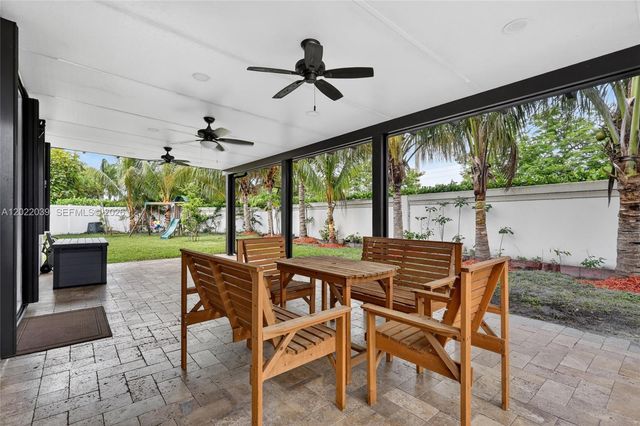 10400 W 35 Way, Hialeah, FL 33018