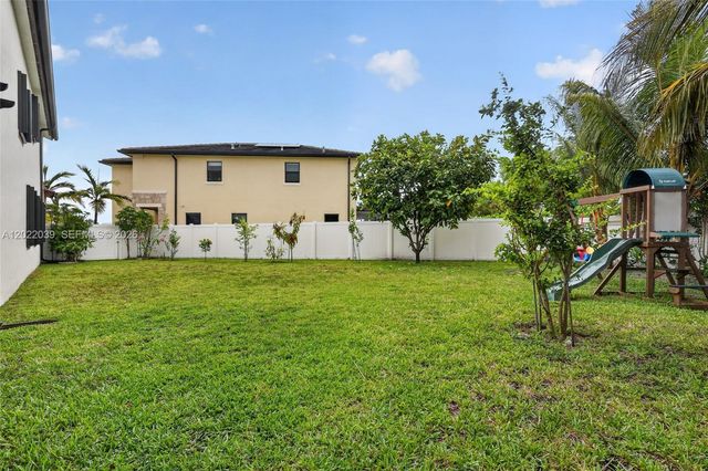 10400 W 35 Way, Hialeah, FL 33018