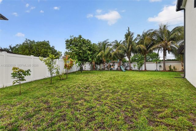 10400 W 35 Way, Hialeah, FL 33018