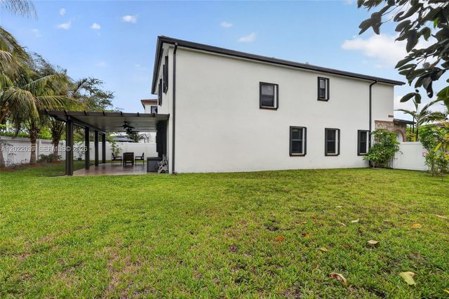 10400 W 35 Way, Hialeah, FL 33018