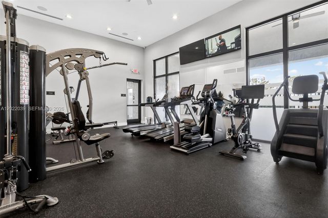 10400 W 35 Way, Hialeah, FL 33018
