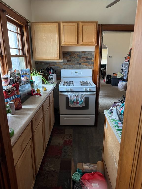 Image 3 of property listing at 16 Manor Court, Joliet, IL 60436