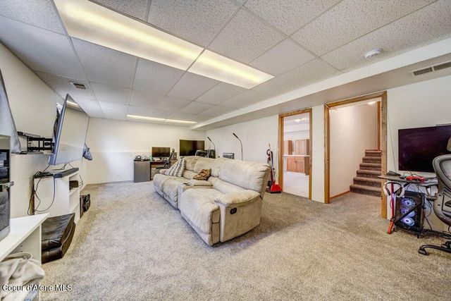 8811 N Davis Circle, Hayden, ID 83835