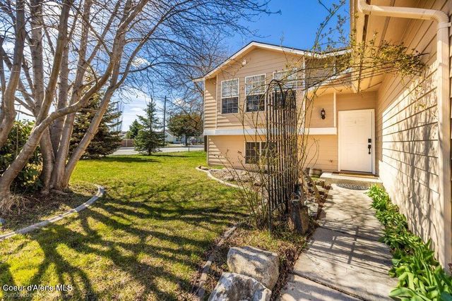 8811 N Davis Circle, Hayden, ID 83835