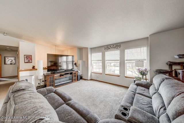 8811 N Davis Circle, Hayden, ID 83835