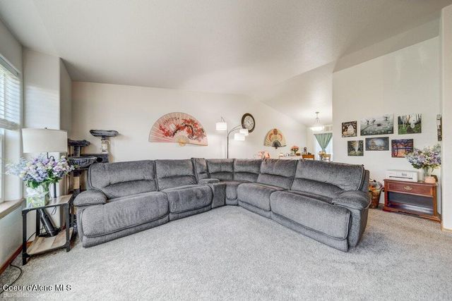 8811 N Davis Circle, Hayden, ID 83835