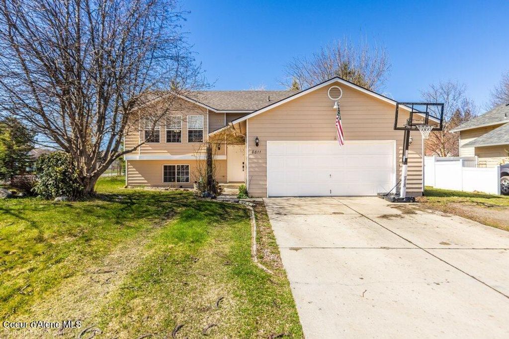 8811 N Davis Circle, Hayden, ID 83835