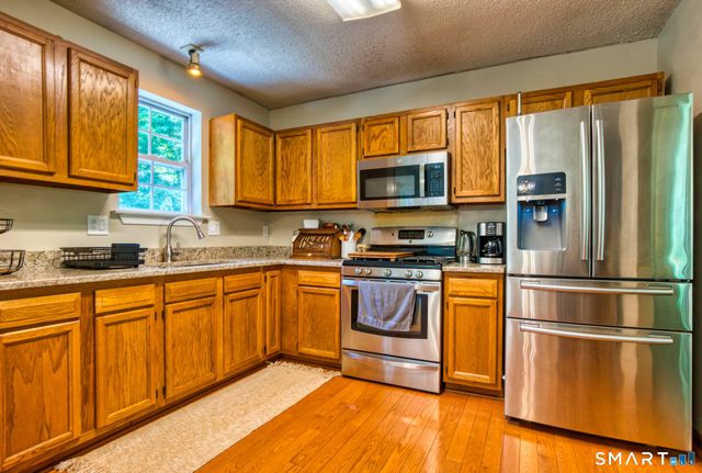 117 Melbourne Court, Naugatuck, CT 06770