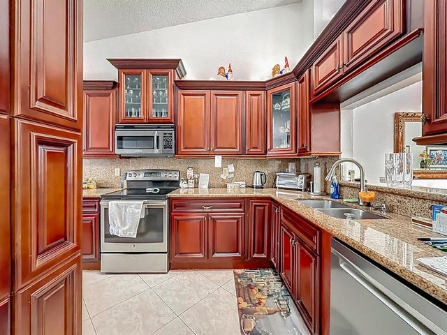 6174 Caladium Road, Delray Beach, FL 33484