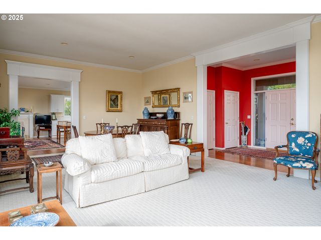 9015 Nw BARTHOLOMEW Dr, Portland, OR 97229