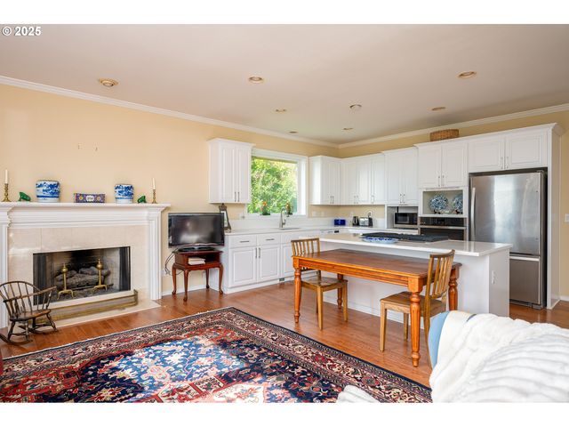 9015 Nw BARTHOLOMEW Dr, Portland, OR 97229