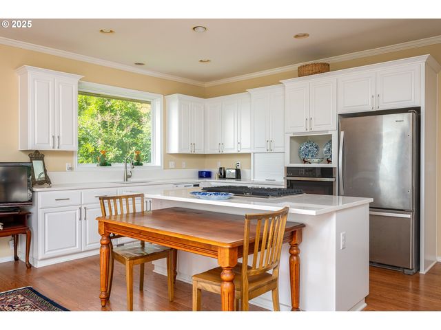 9015 Nw BARTHOLOMEW Dr, Portland, OR 97229