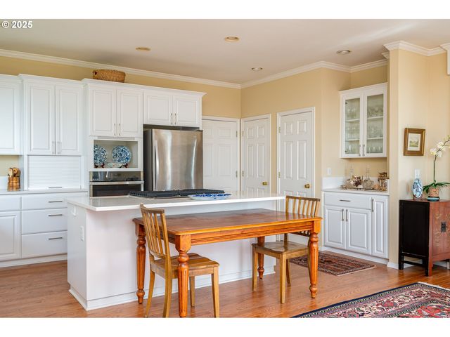 9015 Nw BARTHOLOMEW Dr, Portland, OR 97229