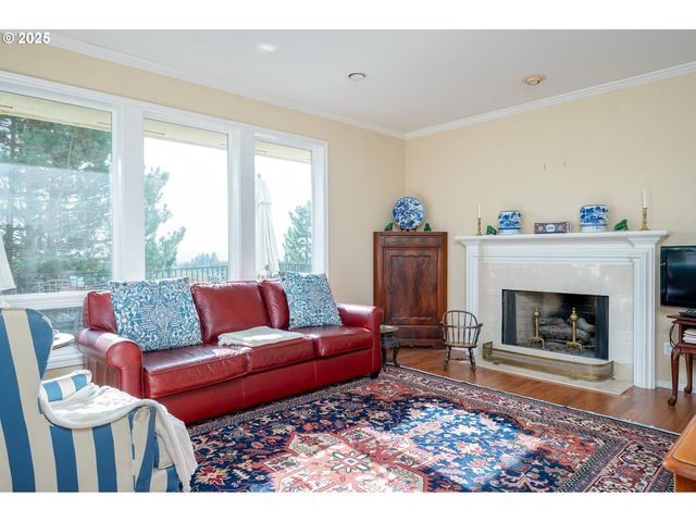 9015 Nw BARTHOLOMEW Dr, Portland, OR 97229