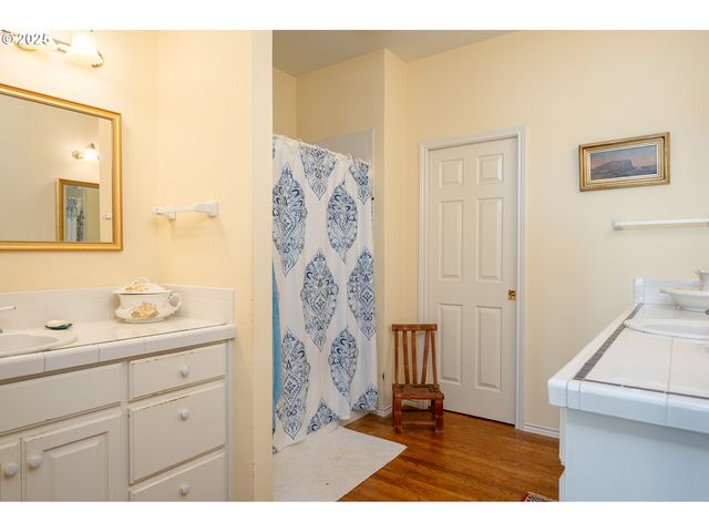 9015 Nw BARTHOLOMEW Dr, Portland, OR 97229