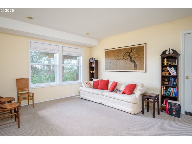 9015 Nw BARTHOLOMEW Dr, Portland, OR 97229