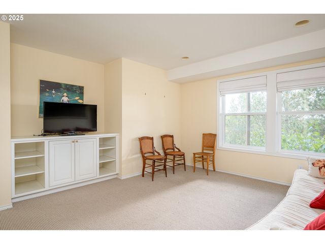 9015 Nw BARTHOLOMEW Dr, Portland, OR 97229