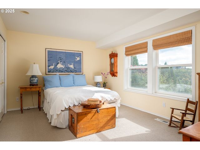 9015 Nw BARTHOLOMEW Dr, Portland, OR 97229