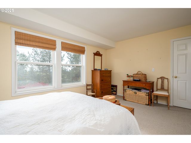 9015 Nw BARTHOLOMEW Dr, Portland, OR 97229