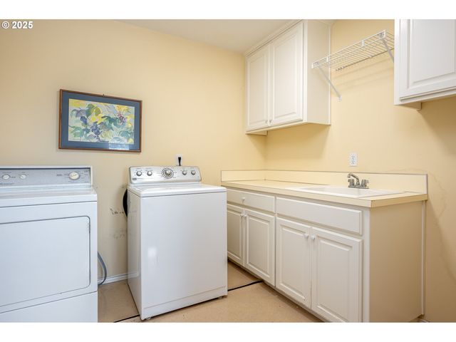 9015 Nw BARTHOLOMEW Dr, Portland, OR 97229